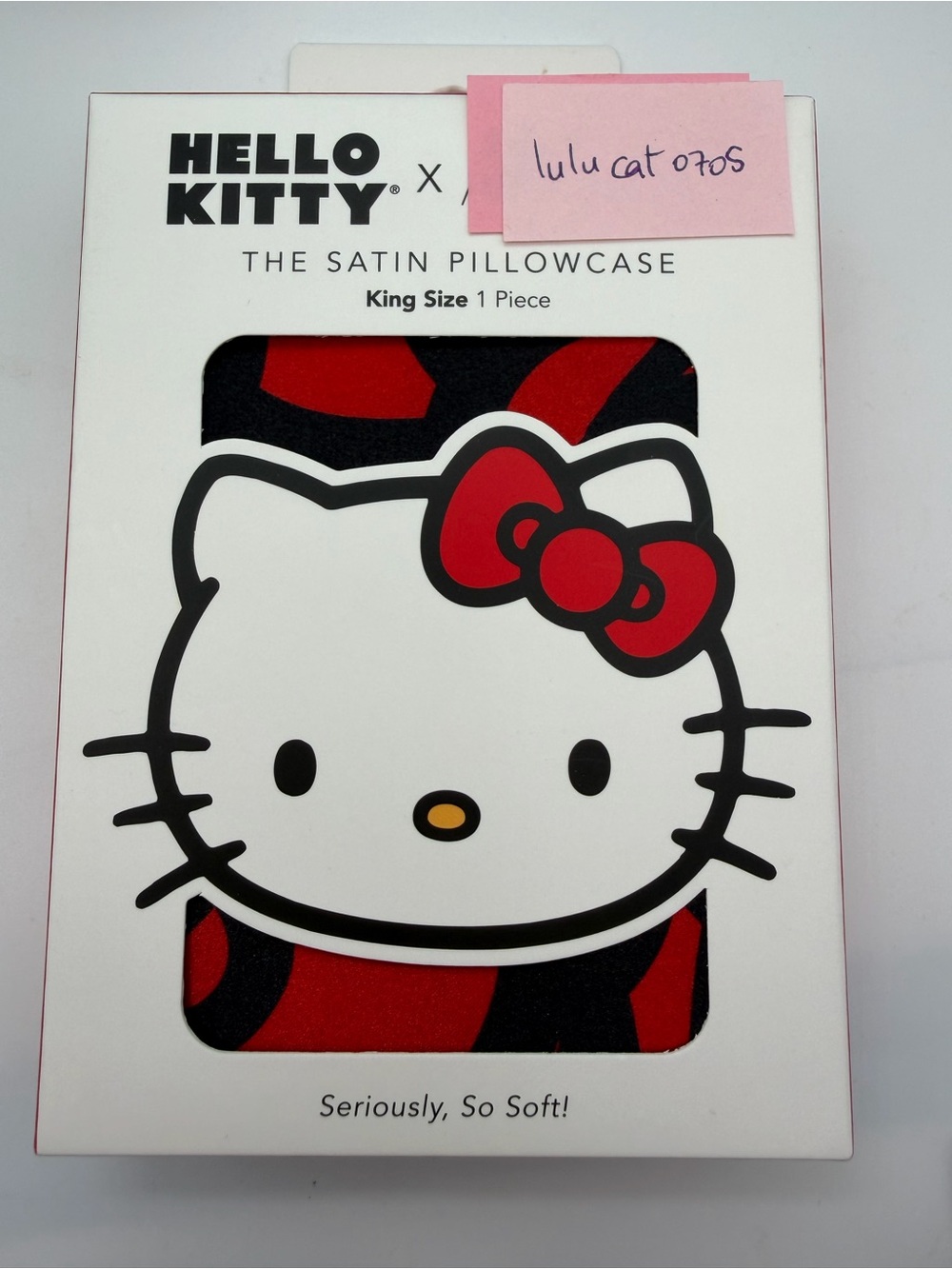 New Kitsch x Hello Kitty Pillowcase King - Kitty bathes in a sea of bows